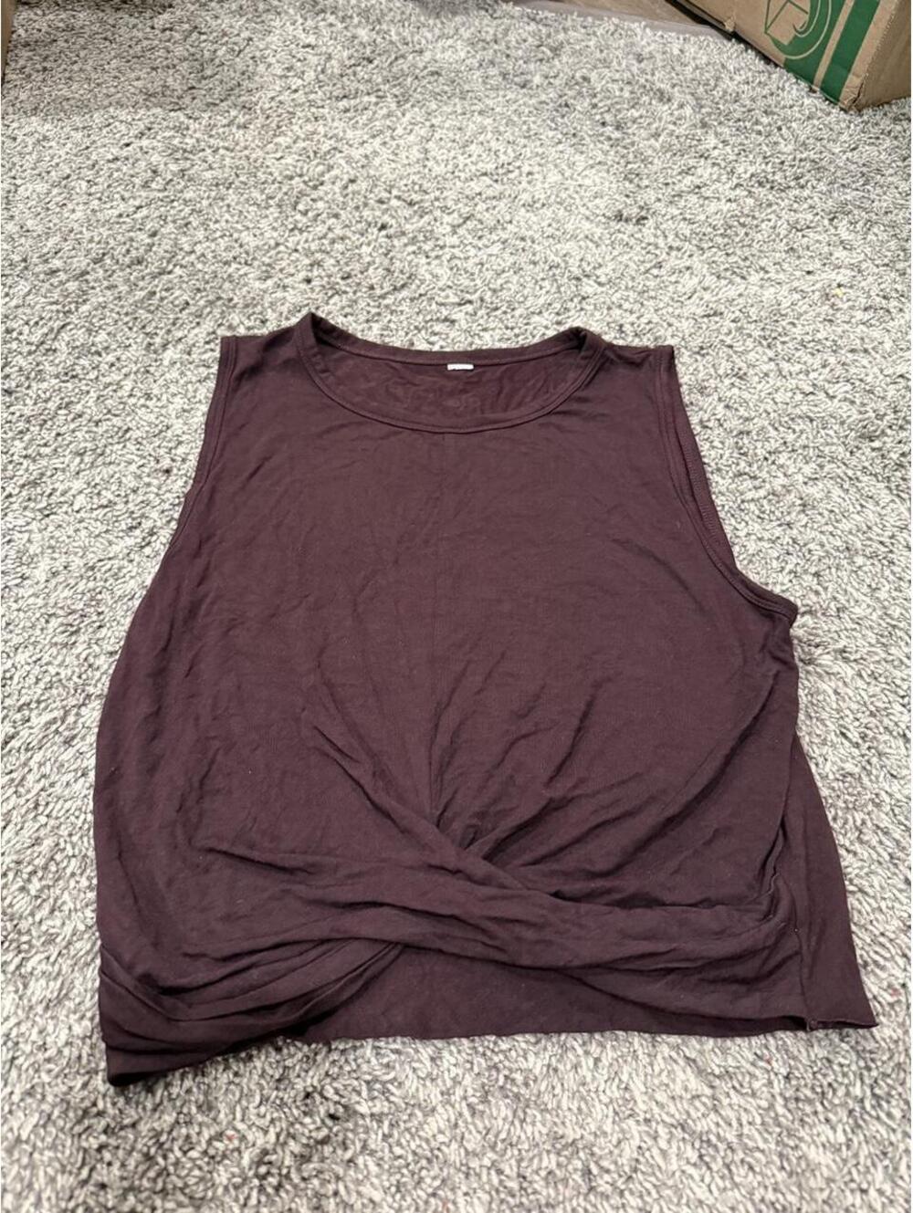 Alo Women's Sleeveless Twist Front Tank Top - Burgundy